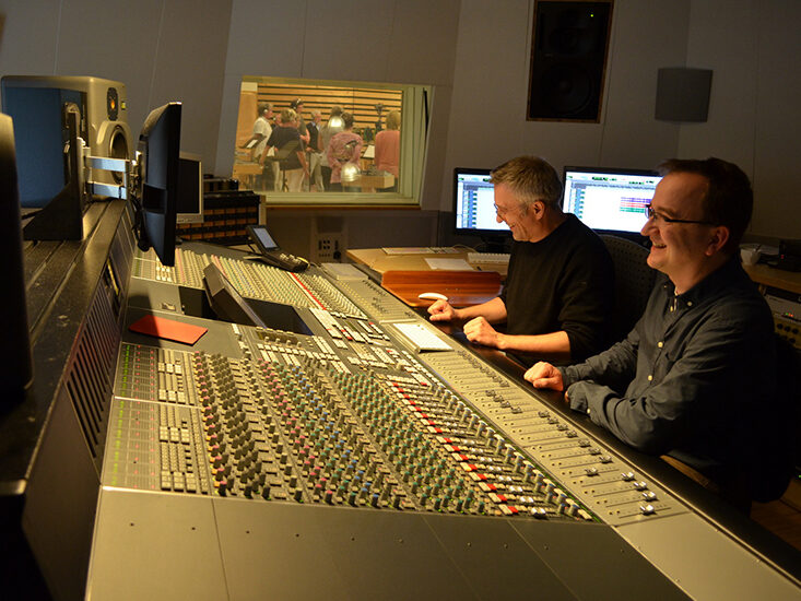 Soundtechniker Roland Häring mit Matthias Lange im Streetlife Studio