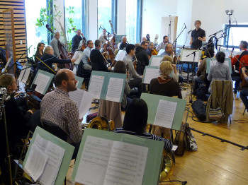 Nürnberger Symphoniker im Streetlife Studio mit Dirigent und Arrangeur David Zell.