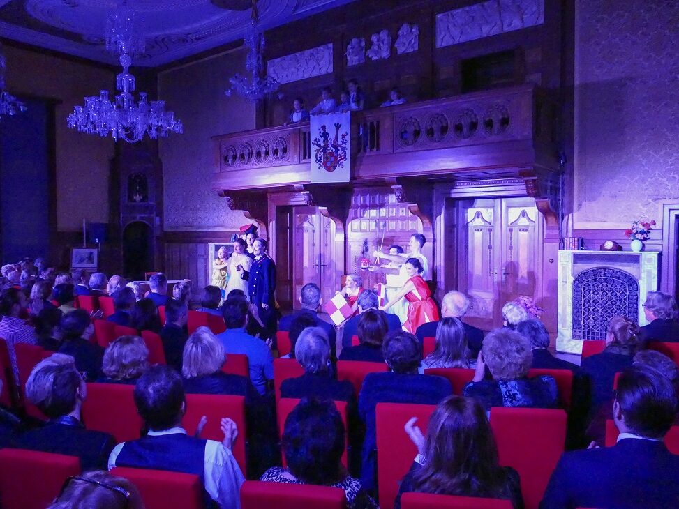 OttilieCast_Wappen-Choreografie